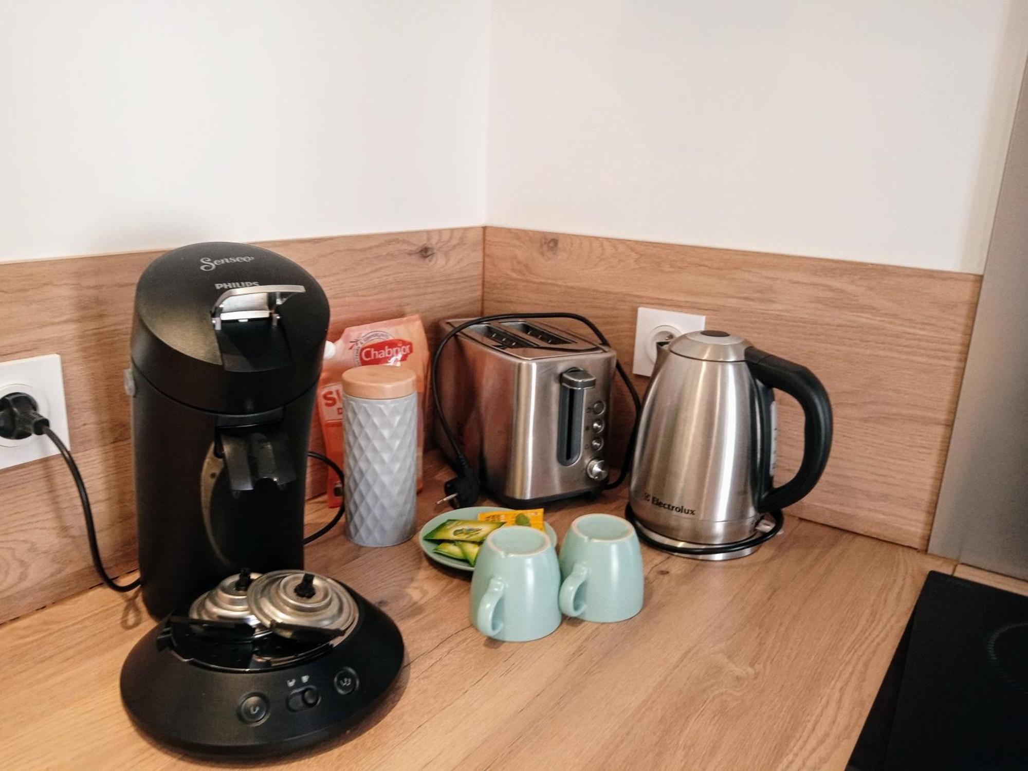 Les Studios De La Gare Linge Cafe The Inclus Wifi 반느 외부 사진